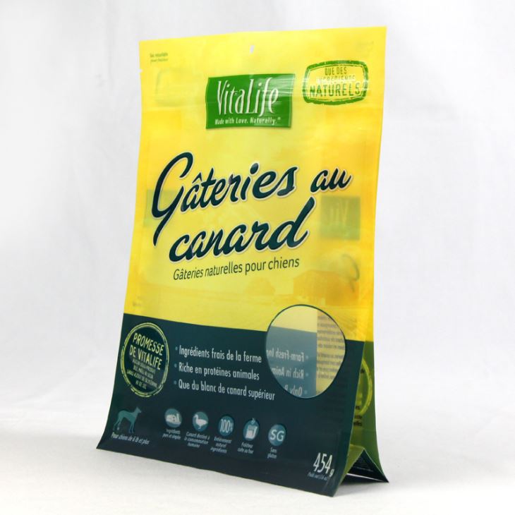 উইন্ডো সঙ্গে কুকুর খাদ্য ব্যাগ