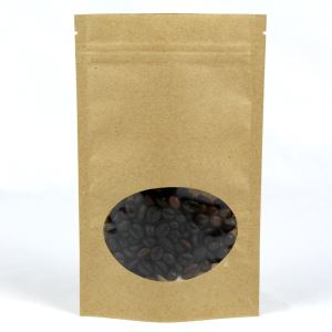 উইন্ডো সঙ্গে খসড়া কাগজ ব্যাগ দাঁড়ানো